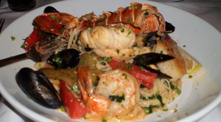 Alla Famiglia signature dishes Tagliatelle Scoglio del MareGorgonzola Filet MignonCacio E Pepe